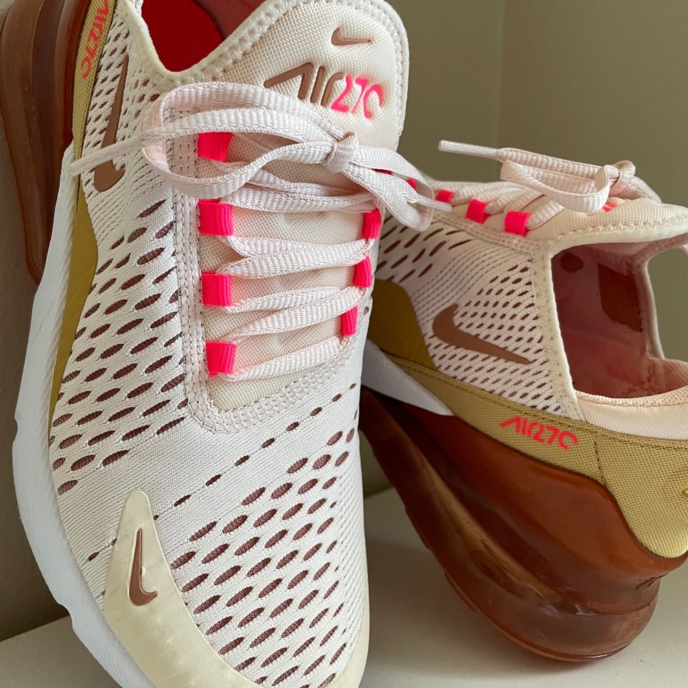 **NEVER WORN** Nike Air Max 270 Guava Ice